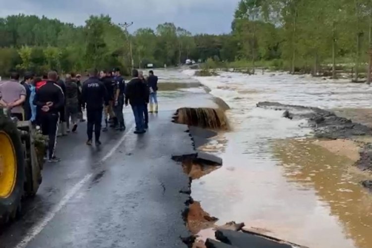 Kırklareli'nde selde kaybolan 4 kişiyi arama &ccedil;alışmaları s&uuml;r&uuml;yor