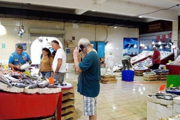 Tezgahlarda balık bolluğu: 'Fiyatlar yarı yarıya d&uuml;şt&uuml;'