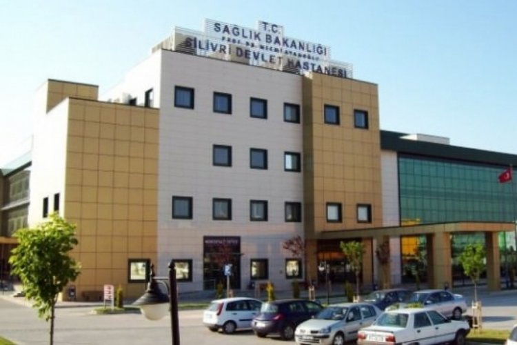 Hasta yakınları hemşirenin sa&ccedil;larını yoldu!