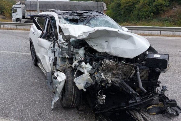 Samsun'da otomobil ve akaryakıt tankeri &ccedil;arpıştı