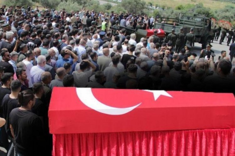 İzmir'de binlerce kişi Pen&ccedil;e-Kilit şehidini uğurladı