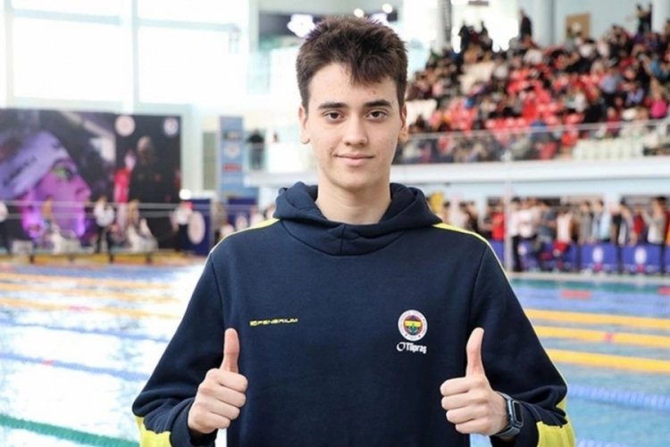 Milli y&uuml;z&uuml;c&uuml; Tun&ccedil;elli, gen&ccedil;lerde rekorlarla d&uuml;nya şampiyonu oldu