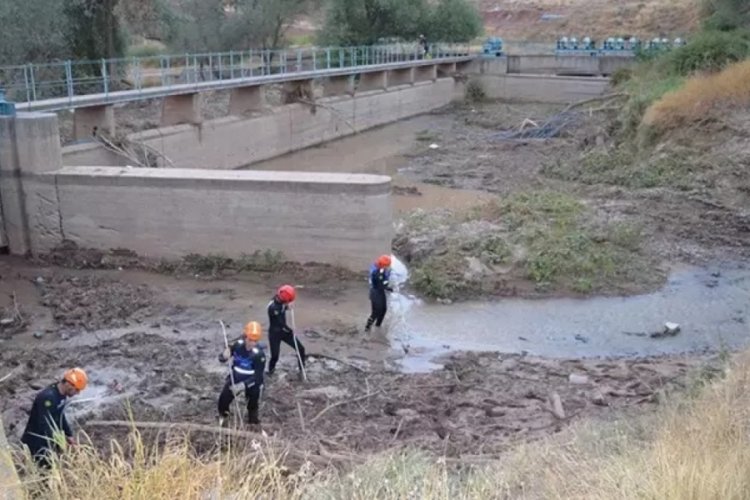 Selde kaybolan Asel bebeği arama &ccedil;alışmaları s&uuml;r&uuml;yor