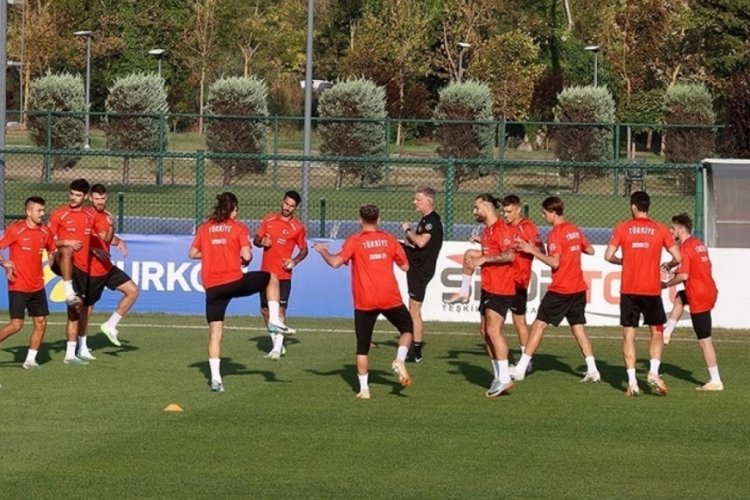 A Milli Futbol Takımı liderliğini s&uuml;rd&uuml;rmek i&ccedil;in Ermenistan karşısına &ccedil;ıkmaya hazırlanıyor