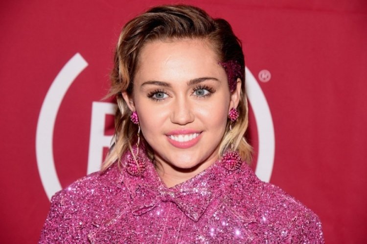 Miley Cyrus, Black Mirror &ccedil;ekimleri sırasında yaşadığı zorlukları anlattı