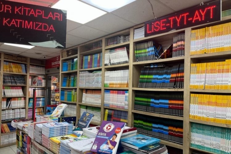 Sınıf arttık&ccedil;a kitap maliyeti de artıyor! İşte yeni yılda &ouml;ğrencilerin kitap maliyeti