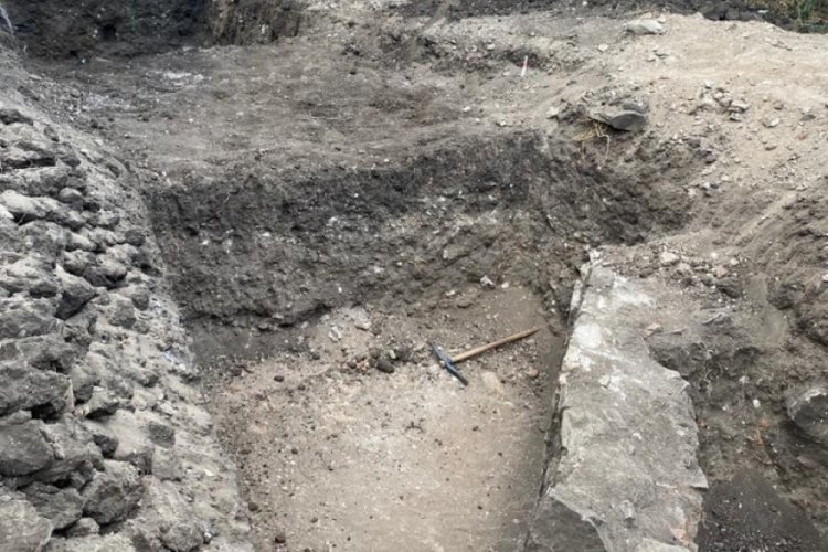Kizikos'taki enerji nakil hattı direk yerlerinde arkeolojik kalıntılar &ccedil;ıktı