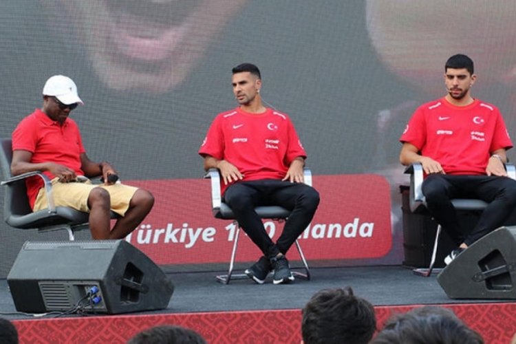 A Milli oyuncular Zeki &Ccedil;elik ve Cenk &Ouml;zka&ccedil;ar  a&ccedil;ıklamalarda bulundu