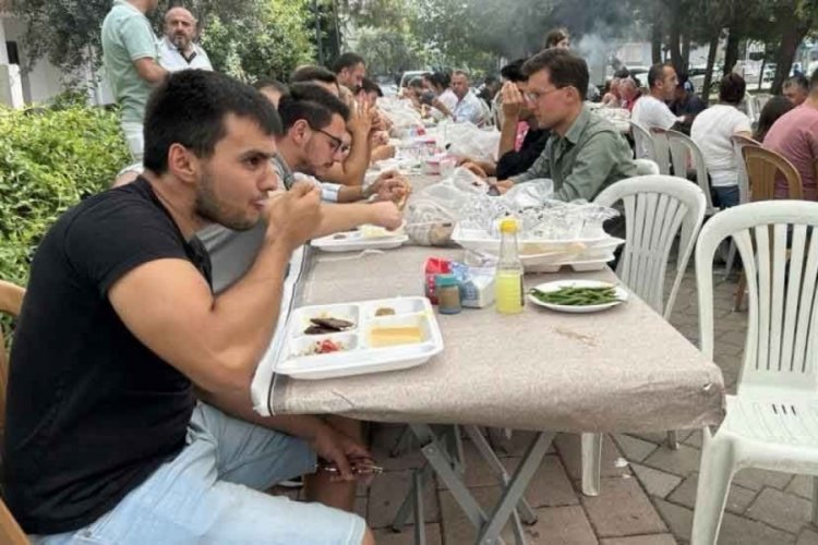 Bedava yemek i&ccedil;in kurulan "mevl&uuml;t bulma" grupları yayılmaya devam ediyor