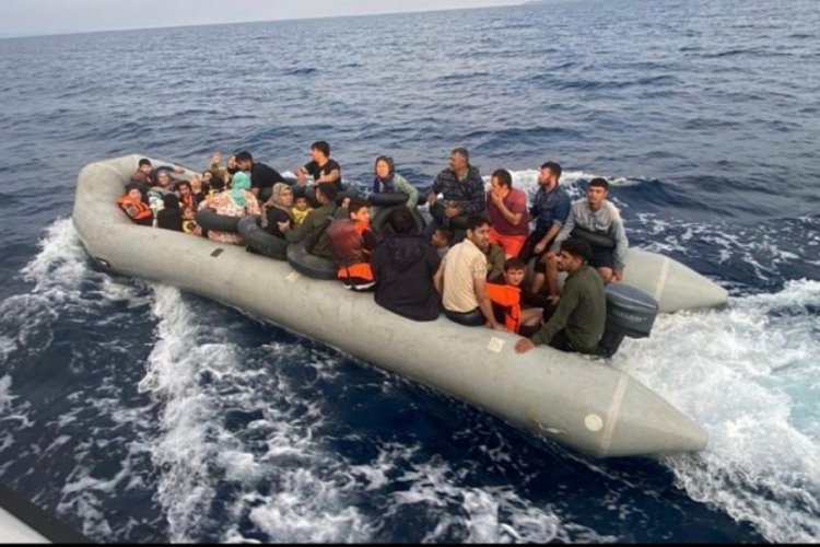 &Ccedil;anakkale a&ccedil;ıklarında 41 d&uuml;zensiz g&ouml;&ccedil;men yakalandı