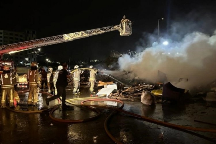 İstanbul'da atık alanı yandı