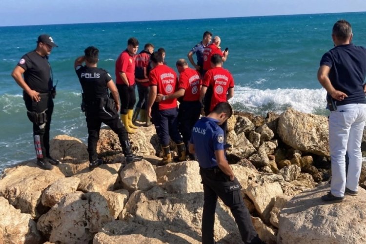 Mersin'de bir kişi boğulma tehlikesi ge&ccedil;irdi