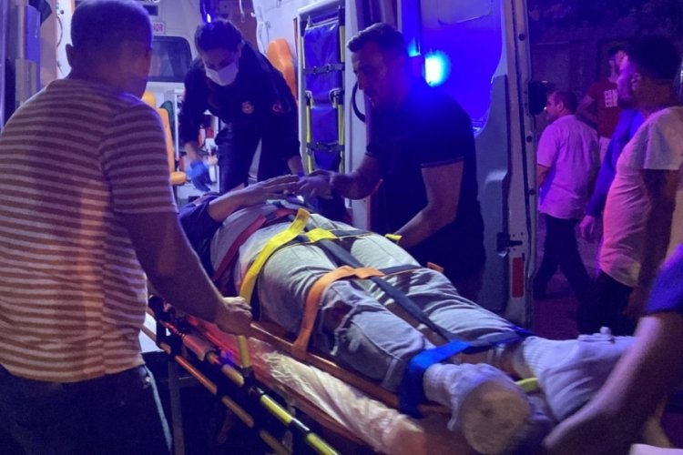 Bursa Orhangazi'de yarış motoru k&ouml;peğe &ccedil;arptı! 2 yaralı