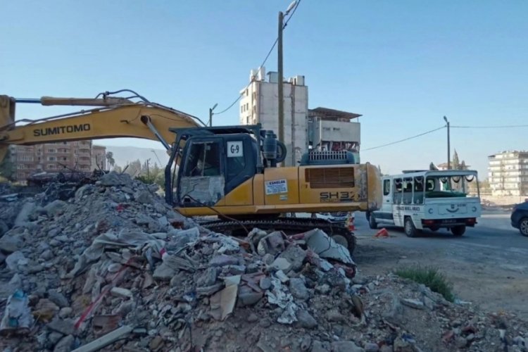 Hatay'da depremin 215. g&uuml;n&uuml;nde enkazdan ceset &ccedil;ıktı