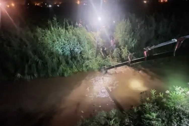 Otomobil sulama kanalına u&ccedil;tu! Anne ve 2 &ccedil;ocuğu hayatını kaybetti