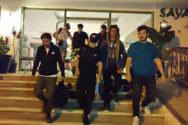 Marmaris'te bir apart otelde 32 d&uuml;zensiz g&ouml;&ccedil;men yakalandı