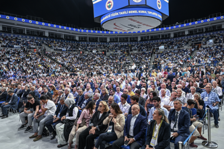 Fenerbah&ccedil;e Kul&uuml;b&uuml; T&uuml;z&uuml;k Tadil Kongresi yapılıyor