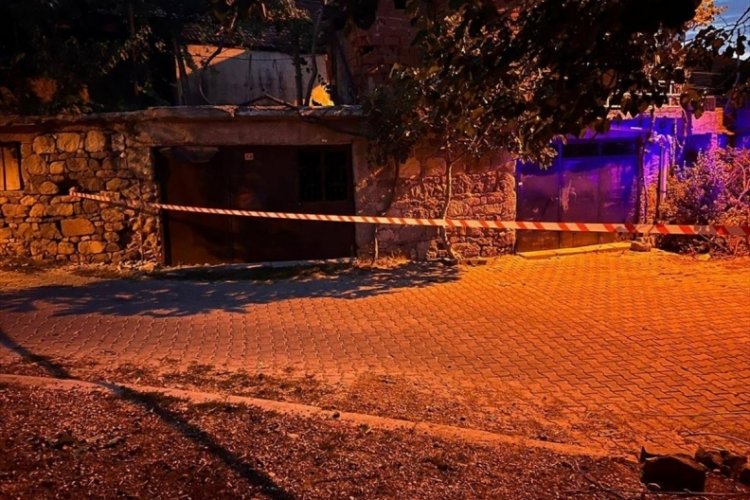 Uşak'ta damdan d&uuml;şen kişi &ouml;ld&uuml;