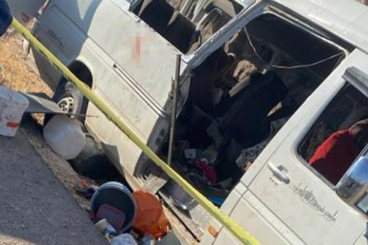 Şanlıurfa'da iş&ccedil;ileri taşıyan minib&uuml;s kaza yaptı!
