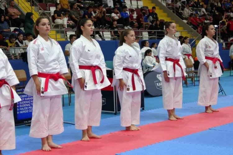 K&uuml;tahya'da karate turnuvası