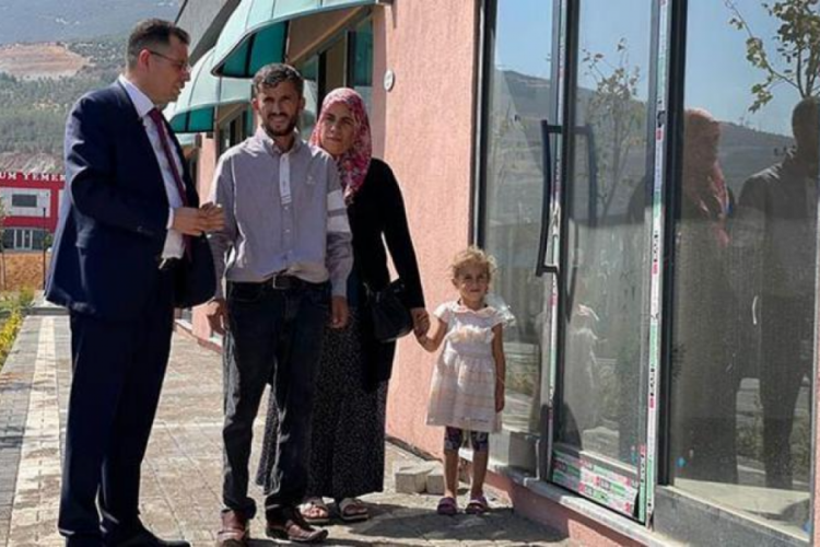 Gaziantep'de işyerlerinin anahtarları depremzede esnafa teslim edildi