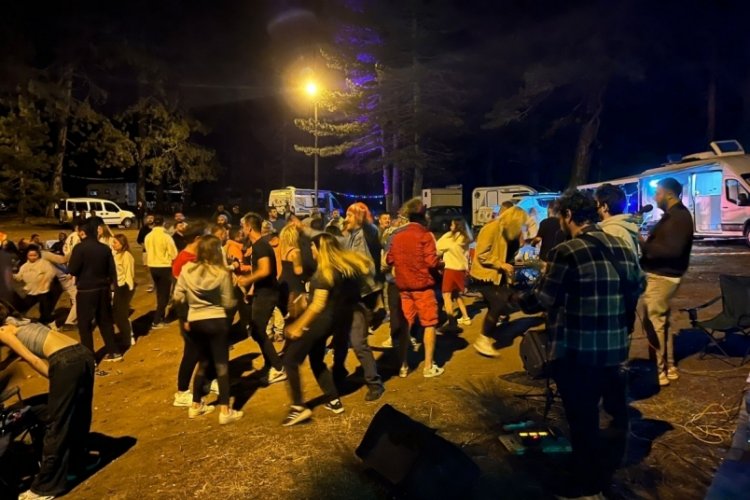 İkiy&uuml;zyirmid&ouml;rt grubundan unutulmaz gece