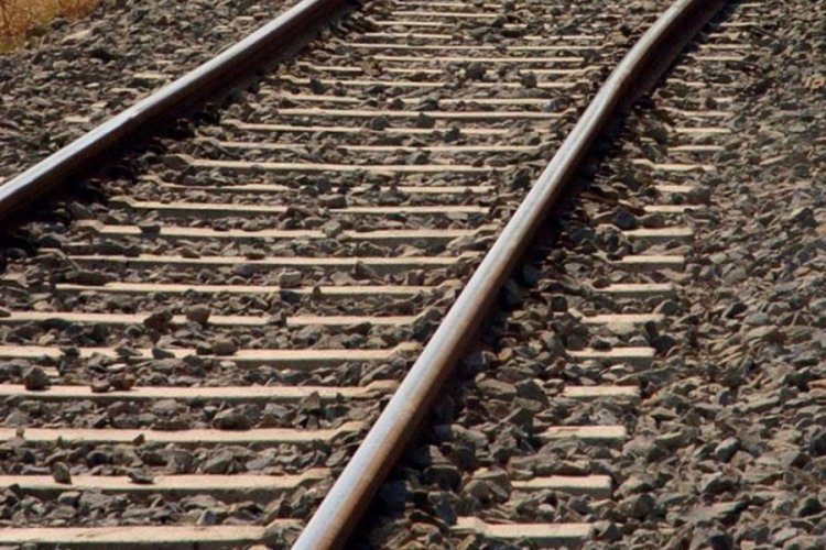 Barselona'da tren raydan ge&ccedil;enlere &ccedil;arptı: 4 kişi &ouml;ld&uuml;