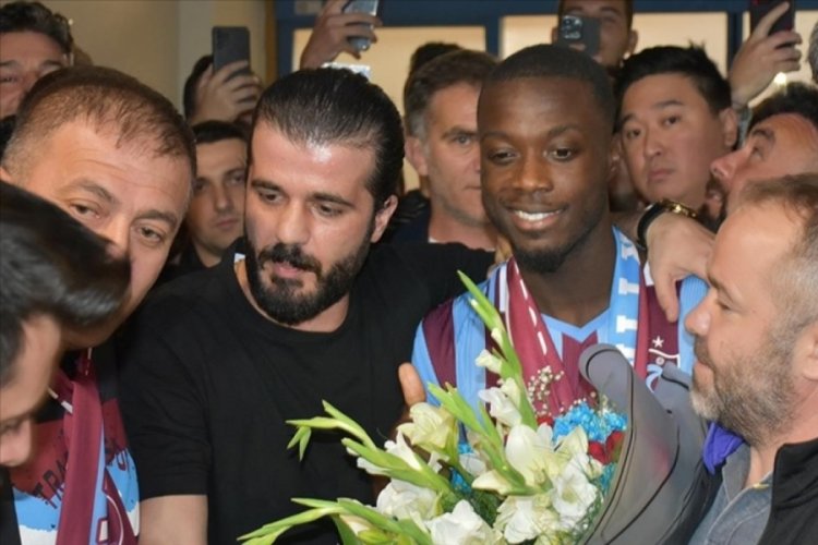 Trabzonspor taraftarı, Nicolas Pepe'yi coşkuyla karşıladı