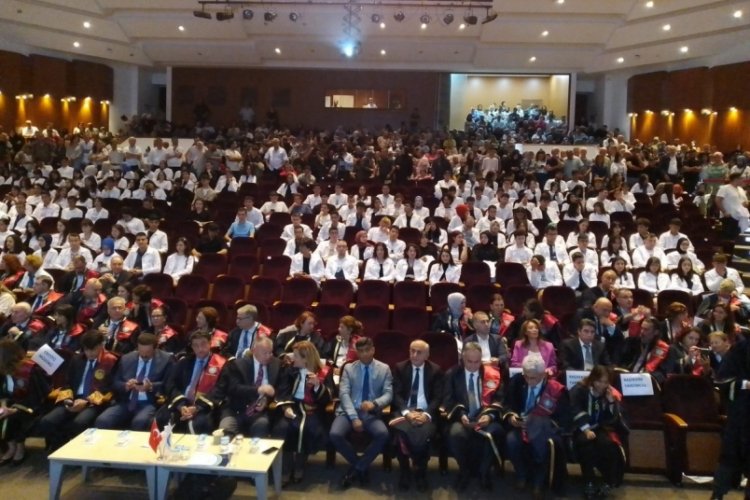 Bursa Uludağ &Uuml;niversitesi Tıp Fak&uuml;ltesinde beyaz &ouml;nl&uuml;k giyme t&ouml;reni