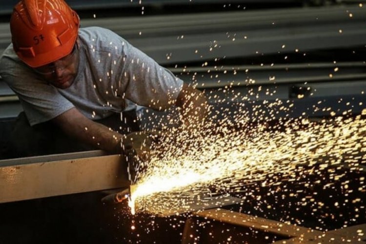 Sanayi &uuml;retimi yıllık y&uuml;zde 7,4 arttı