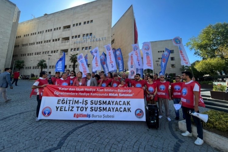 Eğitim-İş Bursa, Yeliz Toy i&ccedil;in Bursa Adliyesi &ouml;n&uuml;nde toplandı&nbsp;