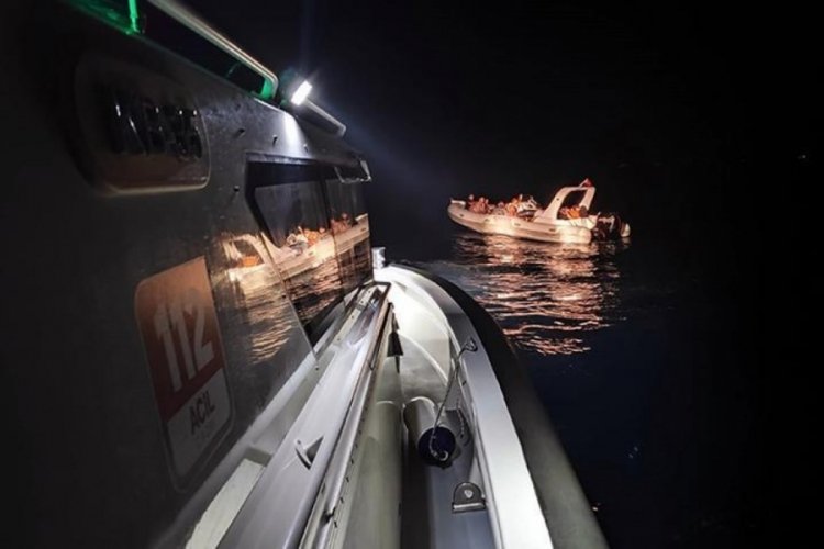 Muğla'da T&uuml;rk karasularına geri itilen d&uuml;zensiz g&ouml;&ccedil;menler kurtarıldı