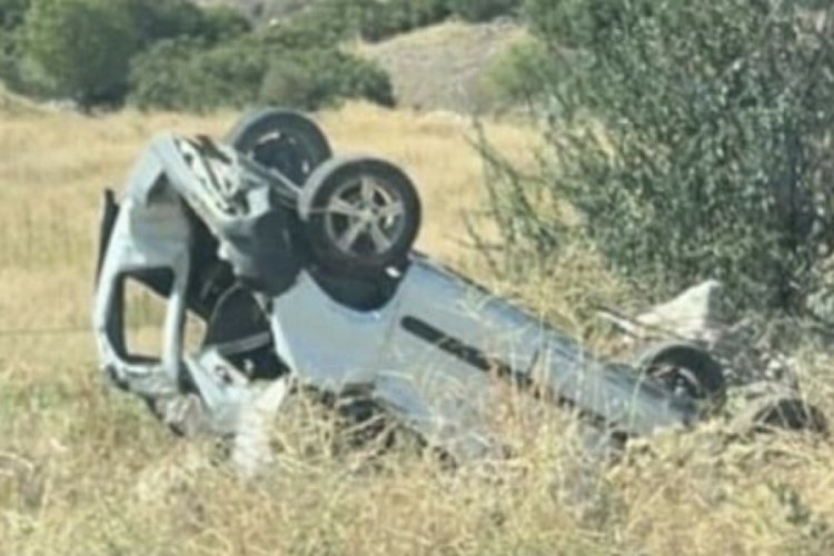 Burdur'da 14 yaşındaki &ccedil;ocuğun kullandığı otomobil kayaya &ccedil;arparak takla atttı
