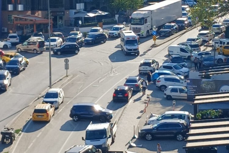 Bursa'da Balat ve &Ouml;zl&uuml;ce'de okul &ouml;nlerinde trafik