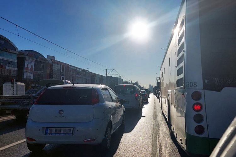 Bursa'da trafik yoğunluğu zor anlar yaşattı