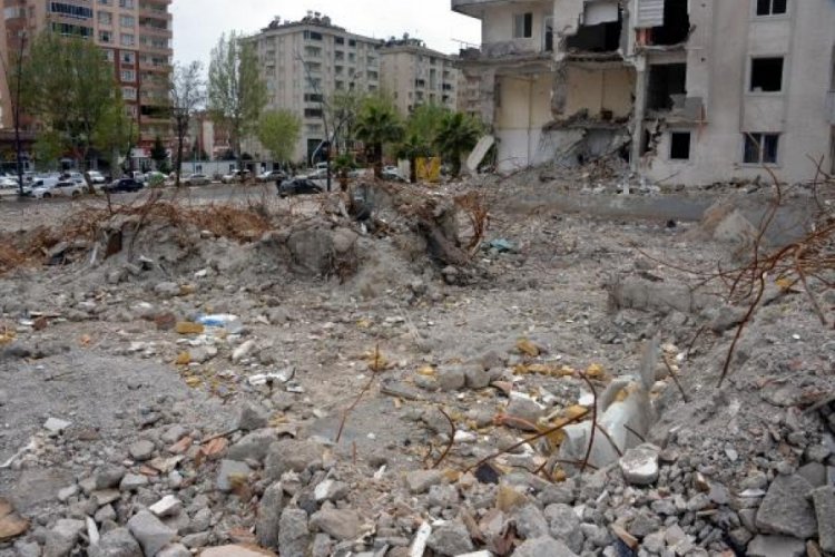 35 kişinin &ouml;ld&uuml;ğ&uuml; Ezgi Apartmanı soruşturmasında yeni yakalama kararları