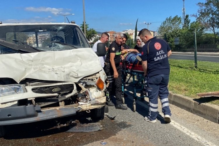 Bursa'da kamyonet tıra &ccedil;arptı! 1 yaralı