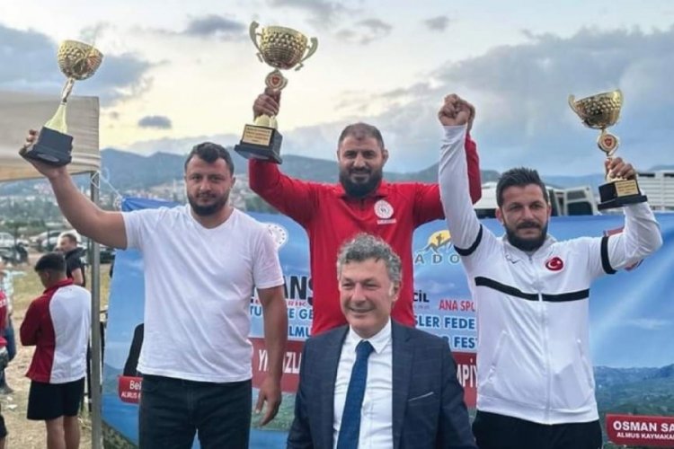 T&uuml;rkiye Şampiyonası'na Bursa B&uuml;y&uuml;kşehir Belediyesporlu g&uuml;reş&ccedil;iler b&uuml;y&uuml;k başarı g&ouml;sterdi