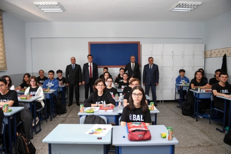 Bursa'da Osmangazi Belediye Başkanı'ndan okul ziyaretleri
