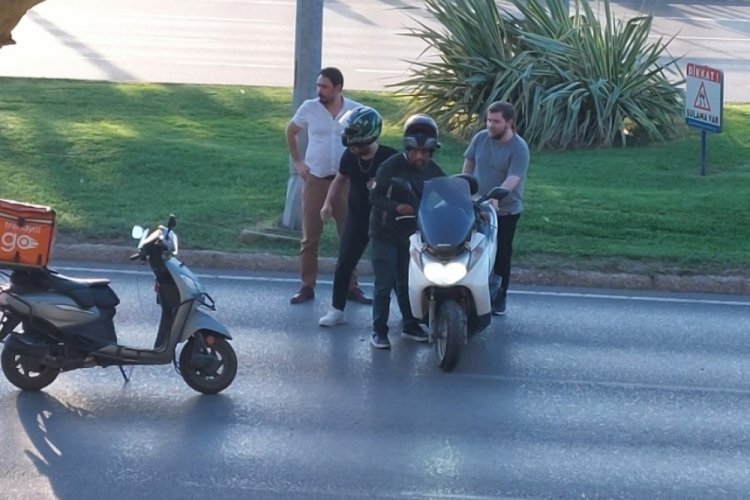 Bursa'da motosikletliye &ccedil;arptı! Durmadan gitti