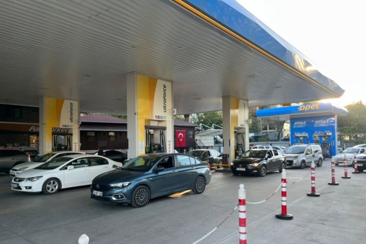 Motorine zam yolda! Bursalılar akaryakıt kuyruğunda