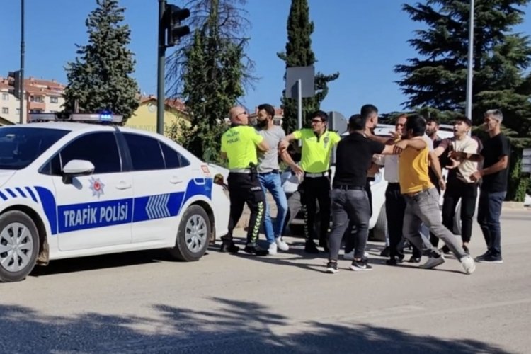 Bursa'da hafif ticari aracın &ccedil;arptığı kadın yaralandı