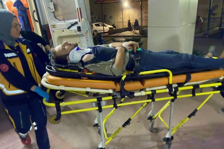 Bursa Orhangazi'de seyir halindeki trakt&ouml;r&uuml;n &uuml;zerinden d&uuml;şen adam yaralandı!
