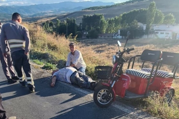 Kastamonu'da 3 tekerlekli moped devrildi!