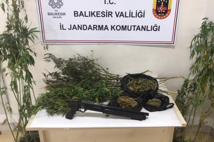 Balıkesir'de uyuşturucu operasyonu: 3 g&ouml;zaltı