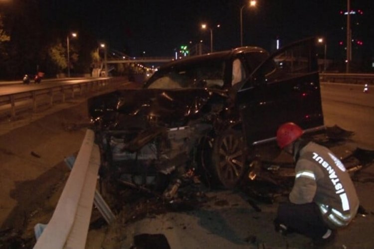 İstanbul'da 5 ara&ccedil; birbirine girdi! Yaralı var