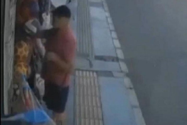 Aldığı futbol topunu iade edemedi diye yaptığı şoke etti!