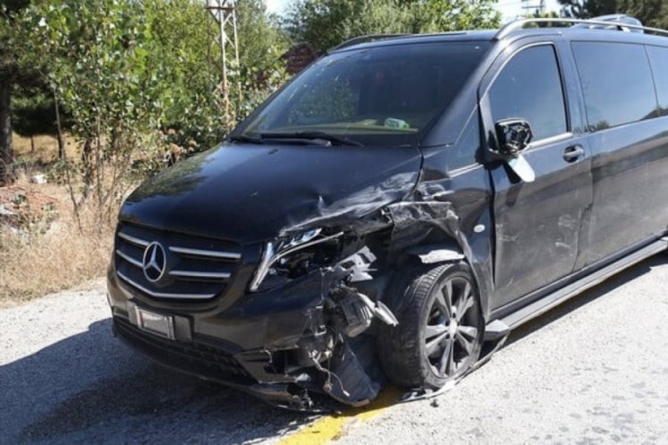 Kastamonu Belediye Başkanı'nın bulunduğu ara&ccedil; kaza yaptı