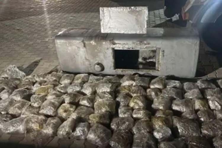 İzmir'de TIR'ın akaryakıt deposunda uyuşturucu ele ge&ccedil;irildi