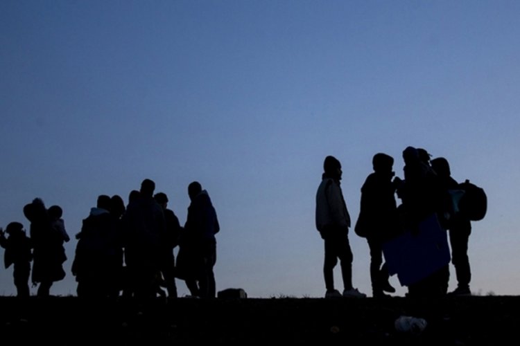 Lampedusa Adası'na 36 saatte 6 bin d&uuml;zensiz g&ouml;&ccedil;men geldi! 'acil durum' ilan edildi